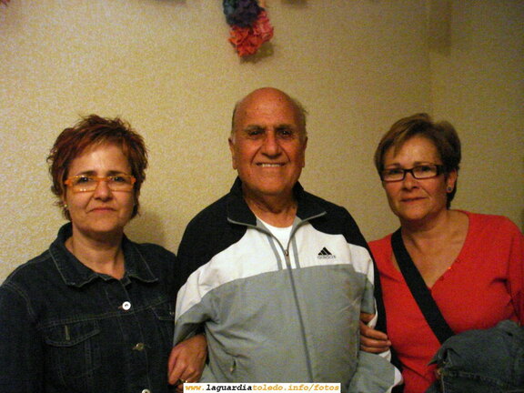 28 de Septiembre de 2007. Félix Dones con sus sobrinas en las fiestas de La Guardia