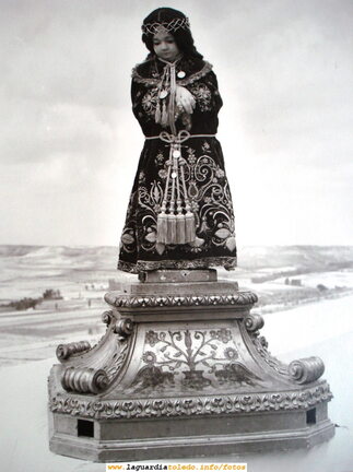 Foto típica del Santo Niño con las vistas desde la Ermita al fondo. Años 60