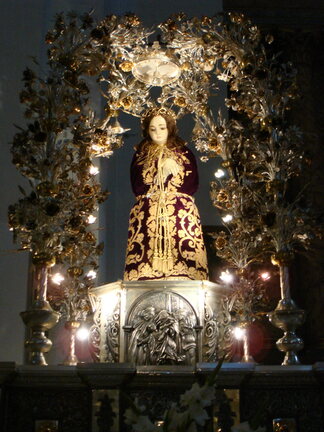 Imágen del Santo Niño con la carroza iluminada. 17 de septiembre de 2006 después de misa