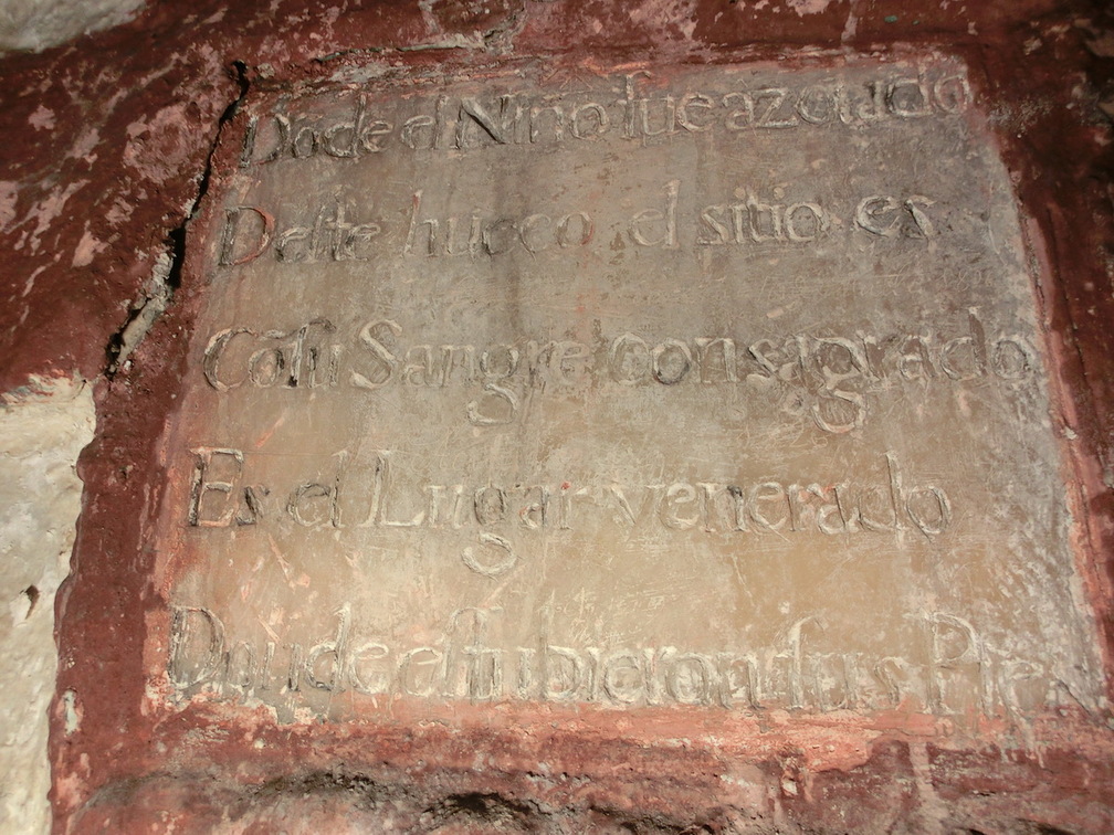 Placa alusiva al lugar del martirio del Santo Niño en la sinagoga de la Ermita de Jesús
