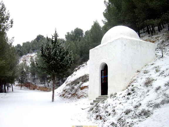 Camino de La Ermita del Santo Niño nevado 28-ene-2006