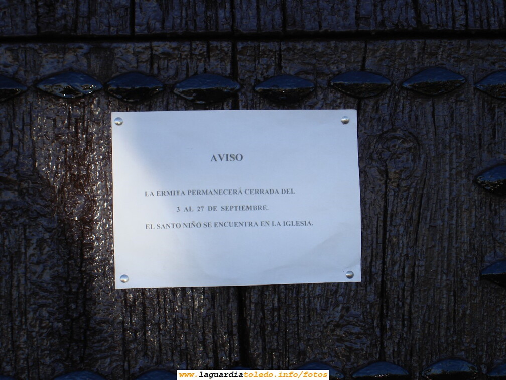 16 de Septiembre de 2006. Cartel anunciando en la Ermita del Santo Niño que éste no se encuentra allí sino en la Iglesia