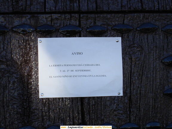 16 de Septiembre de 2006. Cartel anunciando en la Ermita del Santo Niño que éste no se encuentra allí sino en la Iglesia
