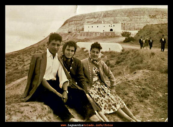 27 de septiembre de 1960 Jesús, Maruja y Pepa después de dejar al Santo Niño en su ermita