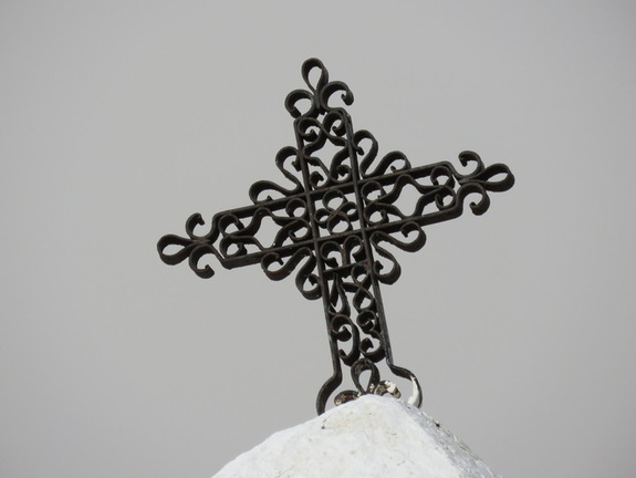 La cruz de la primera capilla de la Ermita del Santo Niño (la que está al lado de la residencia de ancianos)