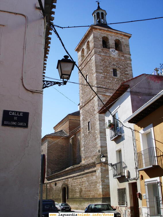 Vista panorámica de la Iglesia desde la calle de Guillermo Cabeza