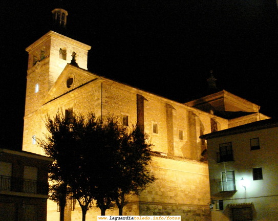 Vista panorámica nocturna de la Iglesia desde la Plaza de la Constitución. 2 de Septiembre de 2006, 2:00 am