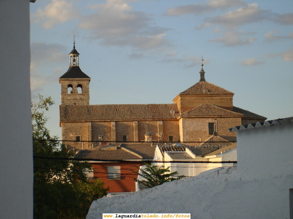 Foto pintoresca de la Iglesia Parroquial obtenida en el mismo punto de orientación de la misma