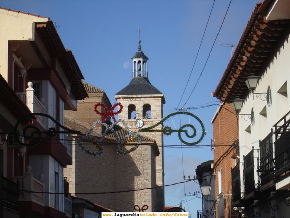 9 de Diciembre de 2006. 10:30 am. La torre de la Iglesia y la Luna