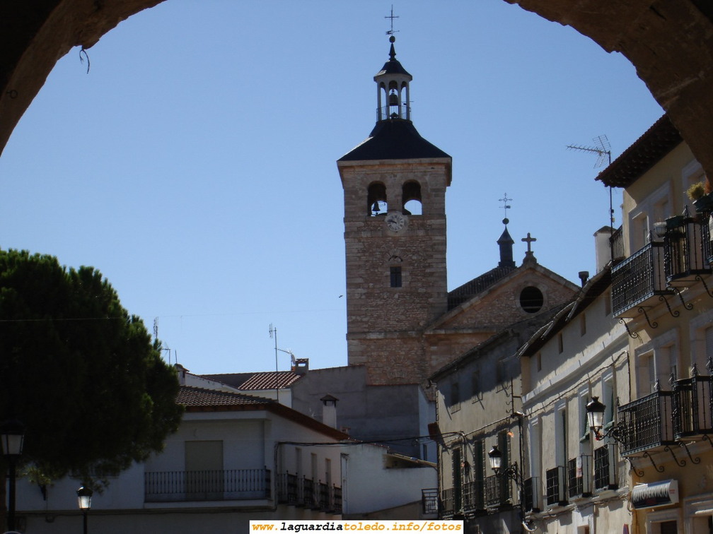 4 de Agosto de 2006. Iglesia desde el arco de La Villeta