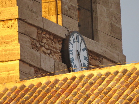 El reloj posterior