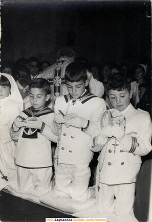 Mayo del 68. Francia sacudida por revueltas estudiantiles y en La Guardia...   las Comuniones
