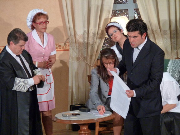 Obra de teatro "El cadáver del Sr. García" de Enrique Jardiel Poncela, representada por el grupo de teatro de la Asociación de Mujeres La Rosaleda
