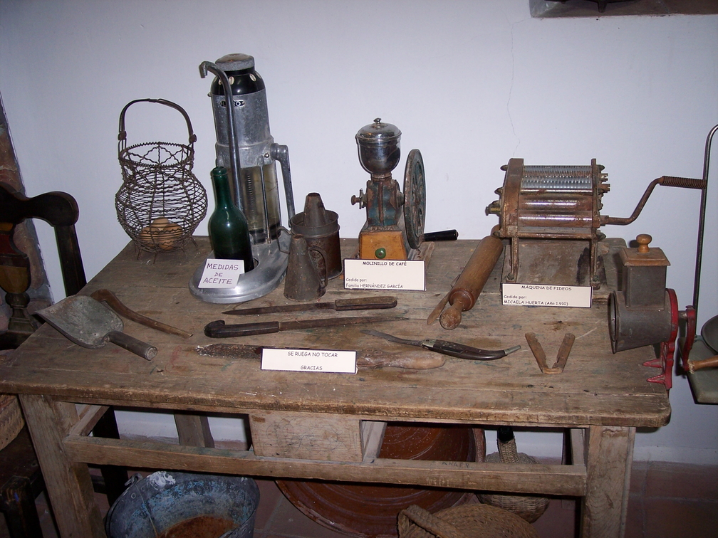 Bonitos rincones con antigüedades que se encuentran dentro de la casa Jaenes (XIV)