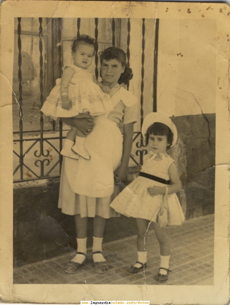 Familia Redajo con la niñera, años 60