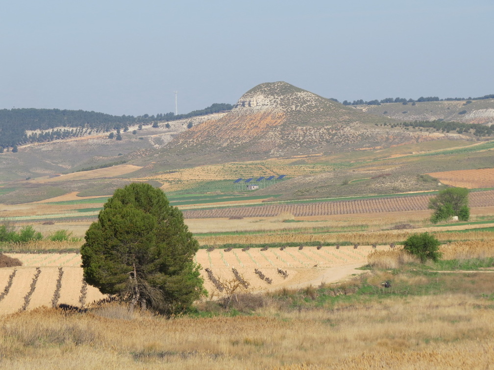 El cerro de las Maricas a medio camino entre Escorchón y La Laguna