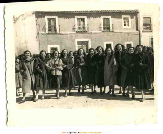 Grupo de amigas En la Plaza de la báscula ?