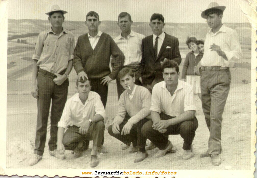 Cuadrilla de mozos en el Santo Niño. Años 50