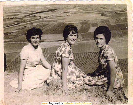 Cuadrilla de mozas en el Santo Niño. Años 60