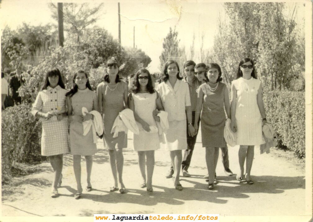 Cuadrilla de muchachas en el Cerro. Años 70