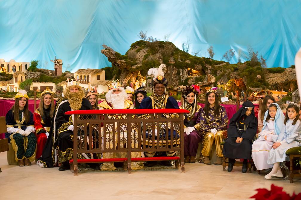 REYES MAGOS CON SUS PAJES