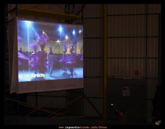 Pantalla gigante en el pabellón 25-2-12
