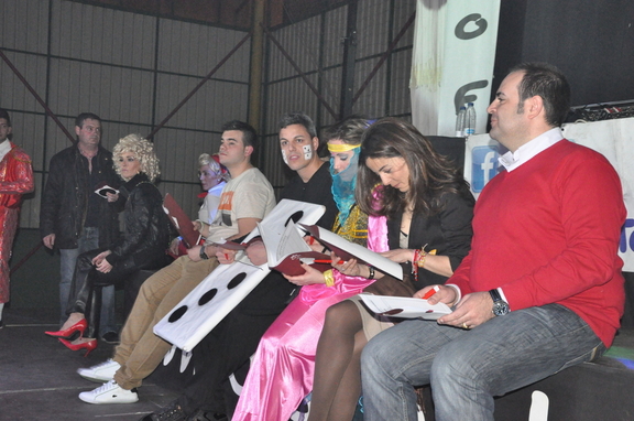 Jurado en el concurso de carnaval del pabellón, 16-2-13