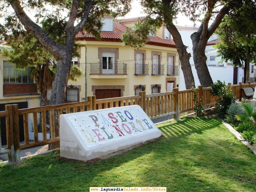 Monumento conmemorativo del Nuevo Paseo del Norte. 2 de Septiembre de 2006. Fue inaugurado el día anterior por el Presidente de Castilla la Mancha Jose María Barreda.