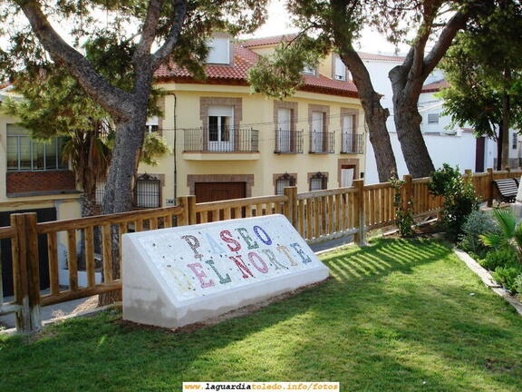 Monumento conmemorativo del Nuevo Paseo del Norte. 2 de Septiembre de 2006. Fue inaugurado el día anterior por el Presidente de Castilla la Mancha Jose María Barreda.