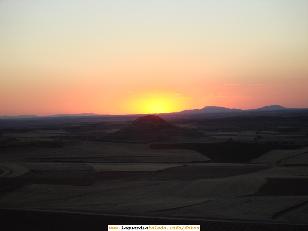 14 de Octubre de 2006. Puesta del sol detrás del cerro de la Atalaya (3/3). 19:36