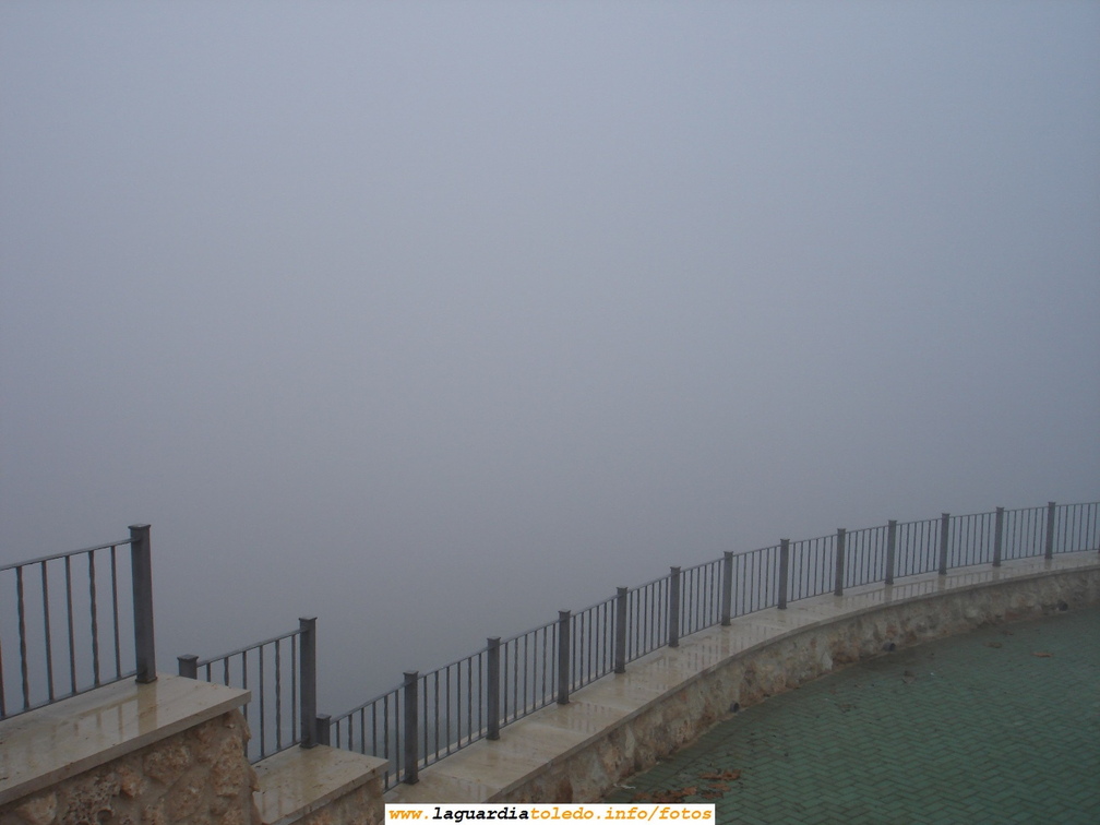 7 de Enero de 2007. Vistas desde la punta del Cerro un día de niebla (la nada)