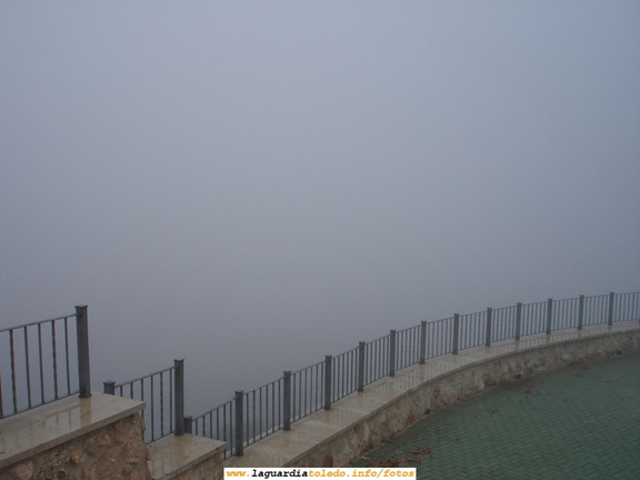 7 de Enero de 2007. Vistas desde la punta del Cerro un día de niebla (la nada)
