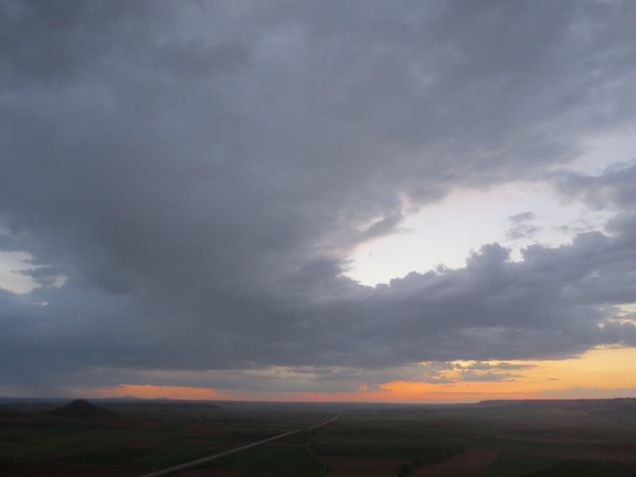 Puesta del sol desde el Paseo del Norte lloviznando. 12-4-2014