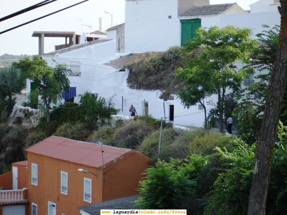 La calle Cuesta de la Fuente desde el comienzo del Paseo del Norte. 1 de Septiembre de 2006