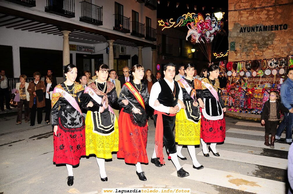 30 de Mayo de 2008. Reina, Damas y Mantenedor 2008 después de la pólvora que con la que daban comienzo las Fiestas de Castilla la Mancha 2008
