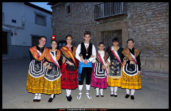 Con traje Regional