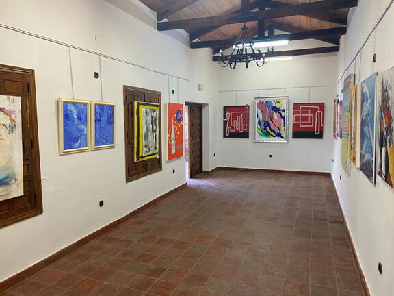 Exposición artística "Raíces" por Cristóbal Araque