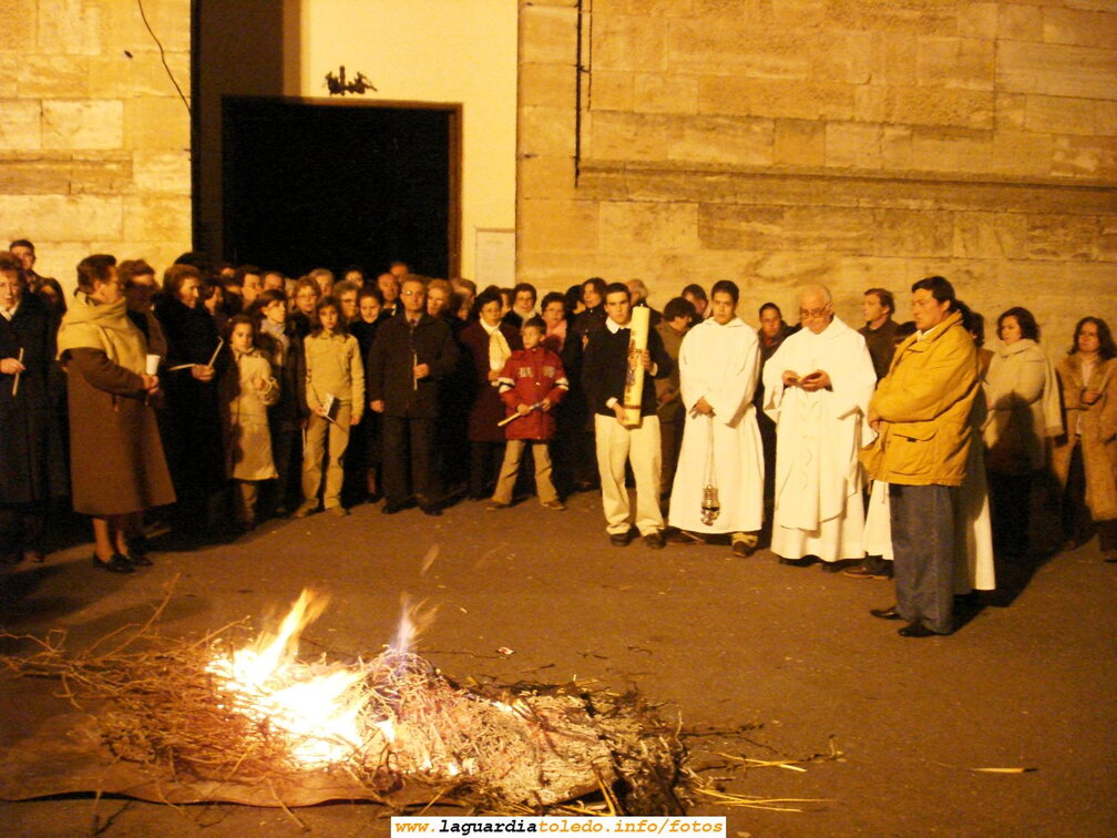 7 de Abril de 2007. 23:30. La tradicional hoguera antes de la Misa de Resurrección