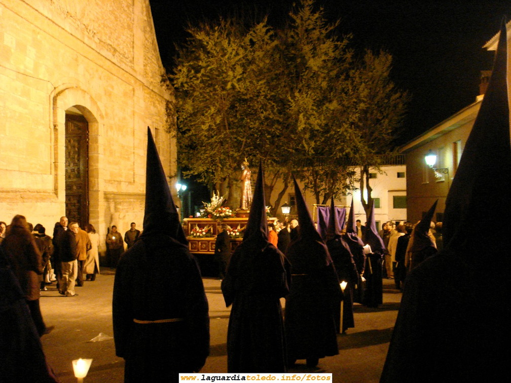 20 de Marzo de 2008. Jueves Santo. Los capuchinos en el pretil de la Iglesia después de la procesión