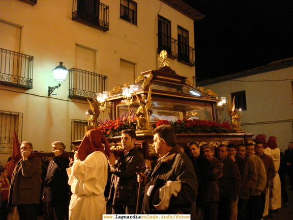 21 de Marzo de 2008. Viernes Santo. El Cristo Yacente entrando a la Iglesia al final de la procesión