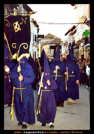 2001 Arrodilla