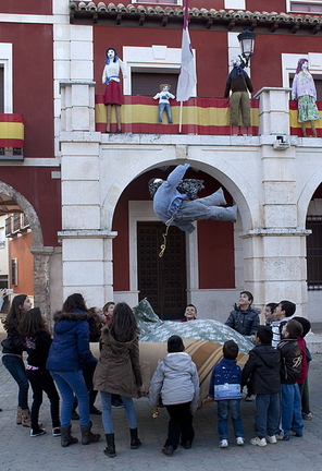 MANTEO DE PELELES. ( 1 de Abril de 2013)