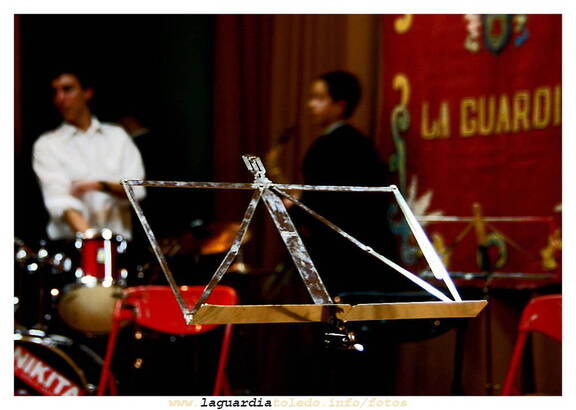Homenaje a la banda municipal por su concierto el día de la Constitución del 2007.