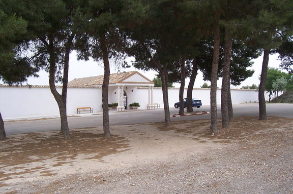 Fachada del cementerio