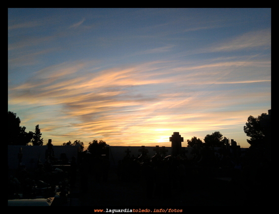 Atardecer en el cementerio Día de los Santos 2009