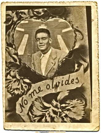 Fotografía típcia de recuerdo Hermano de Julio "El Manco" años 40 antes de irse a la legión (?).