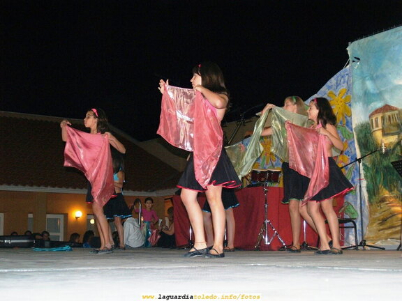 Actuación de la Escuela de La Asociación Cultural en el Festival Benéfico para recaudar fondos para la Plataforma del Santo Niño
