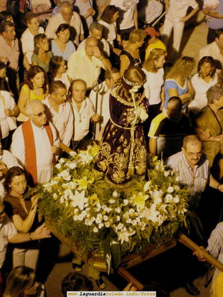 2 de Septiembre de 2006. Viniendo de la Ermita con el Santo Niño hacia la Iglesia