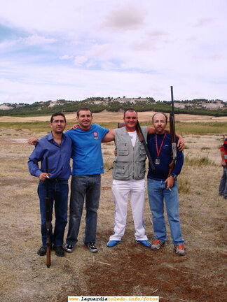 23 de Septiembre de 2006. Concurso de tiro de codorniz.Trío de escopetas ganadoras y el Pte de la Sociedad de Cazadores