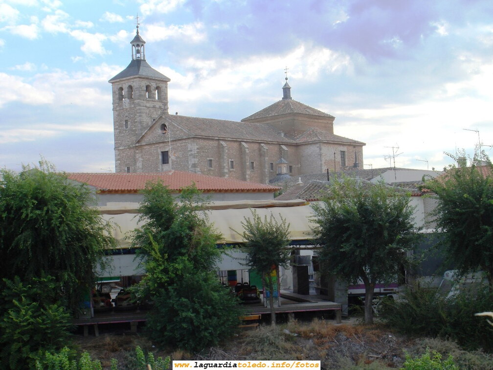 23 de Septiembre de 2006. Primera hora de la mañana. Los coches eléctricos y la Iglesia desde el Castillo